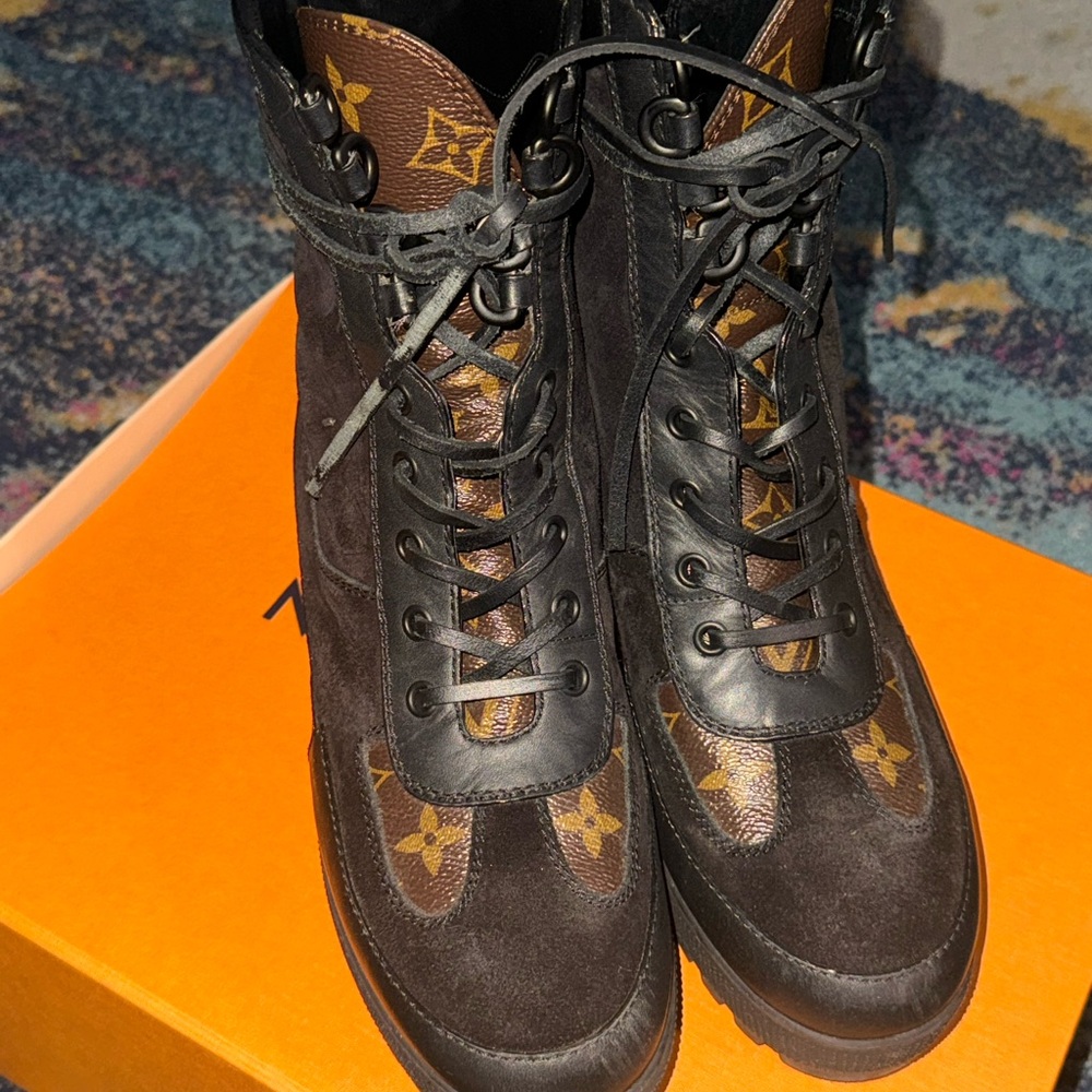 Laureate Platform Desert Boot Louis Vuitton